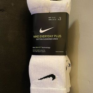 Nike everyday plus socks